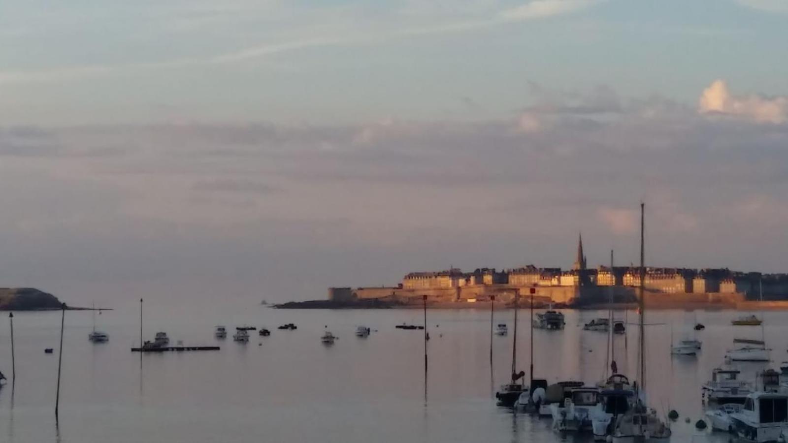 Loft Atypique Hyper Centre A 5mn A Pied De La De L'ecluse 2 A 8 Personnes Apartment Dinard